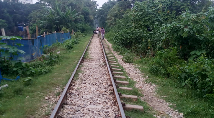 চাঁদপুরে ট্রেনের ধাক্কায় কিশোরের মৃত্যু